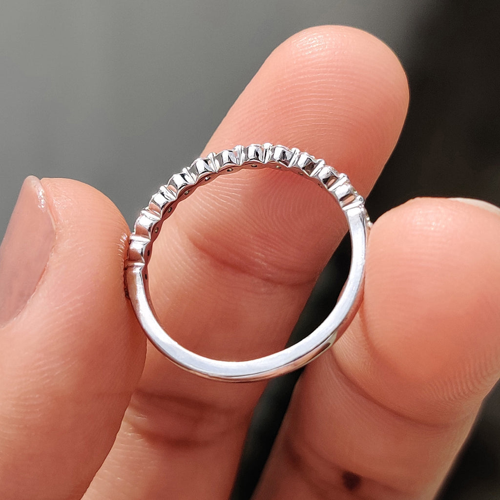 Round Cut Moissanite Shared Prong Wedding Band