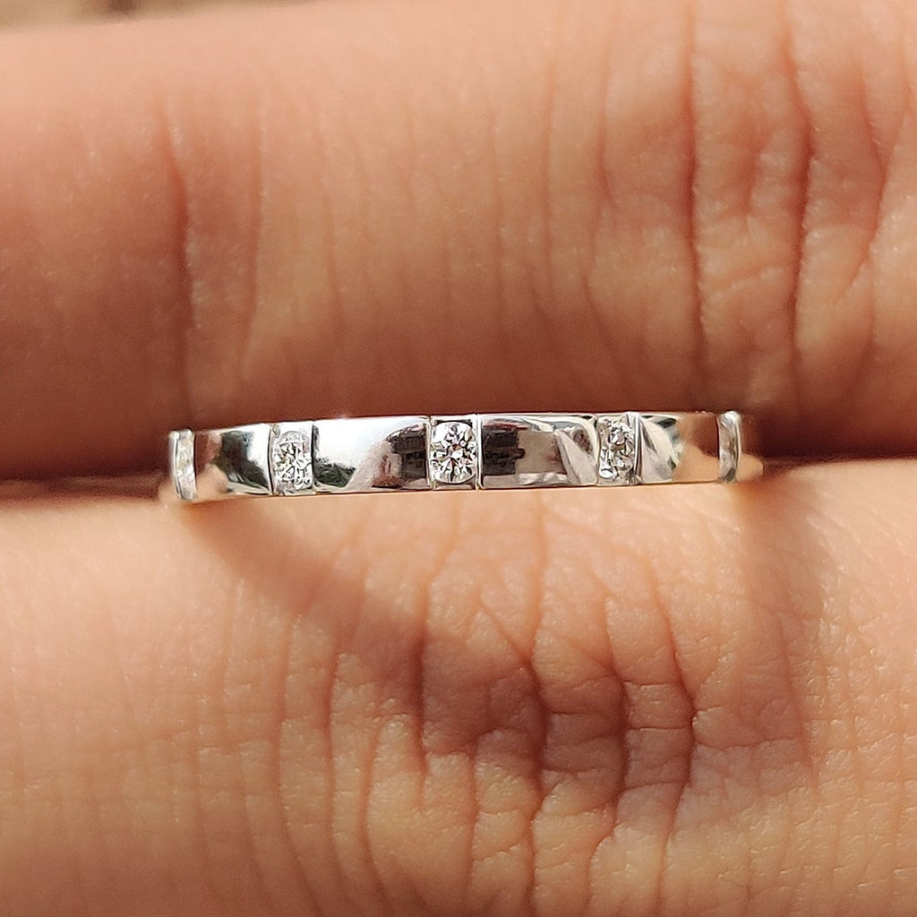 Round Cut Diamond Gypsy Wedding Band