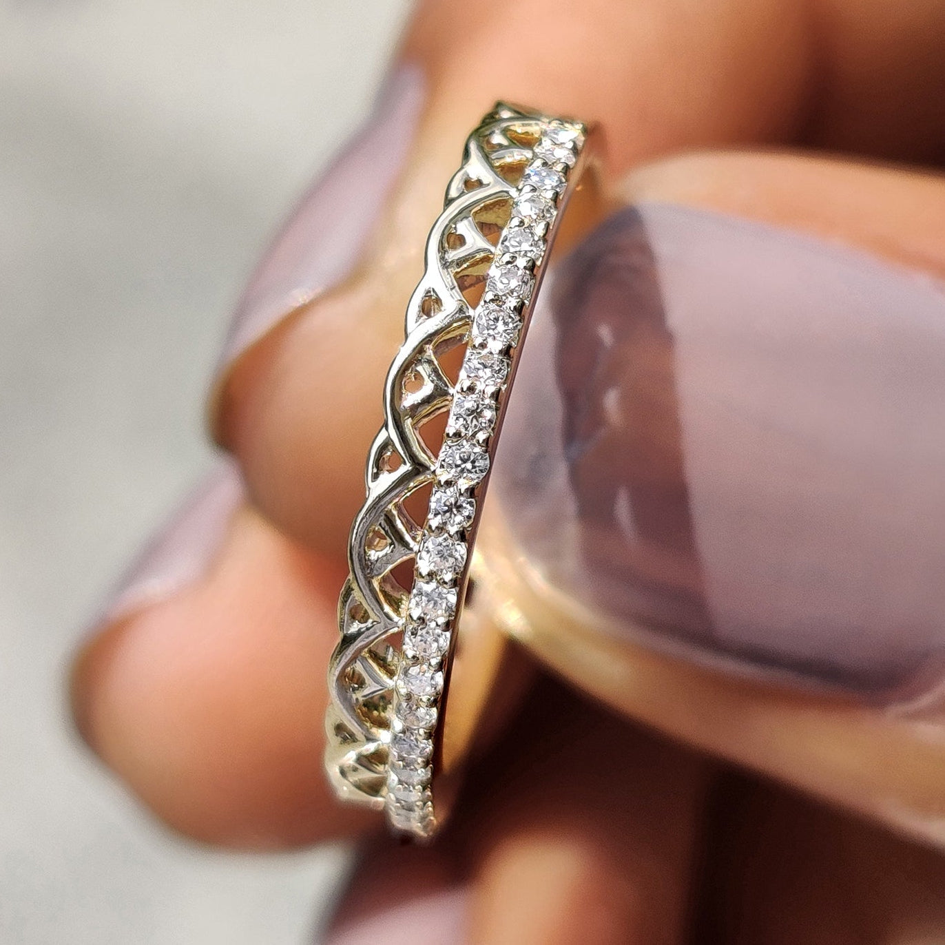 Round Cut Half Eternity Celtic Knot Band Image principale du produit