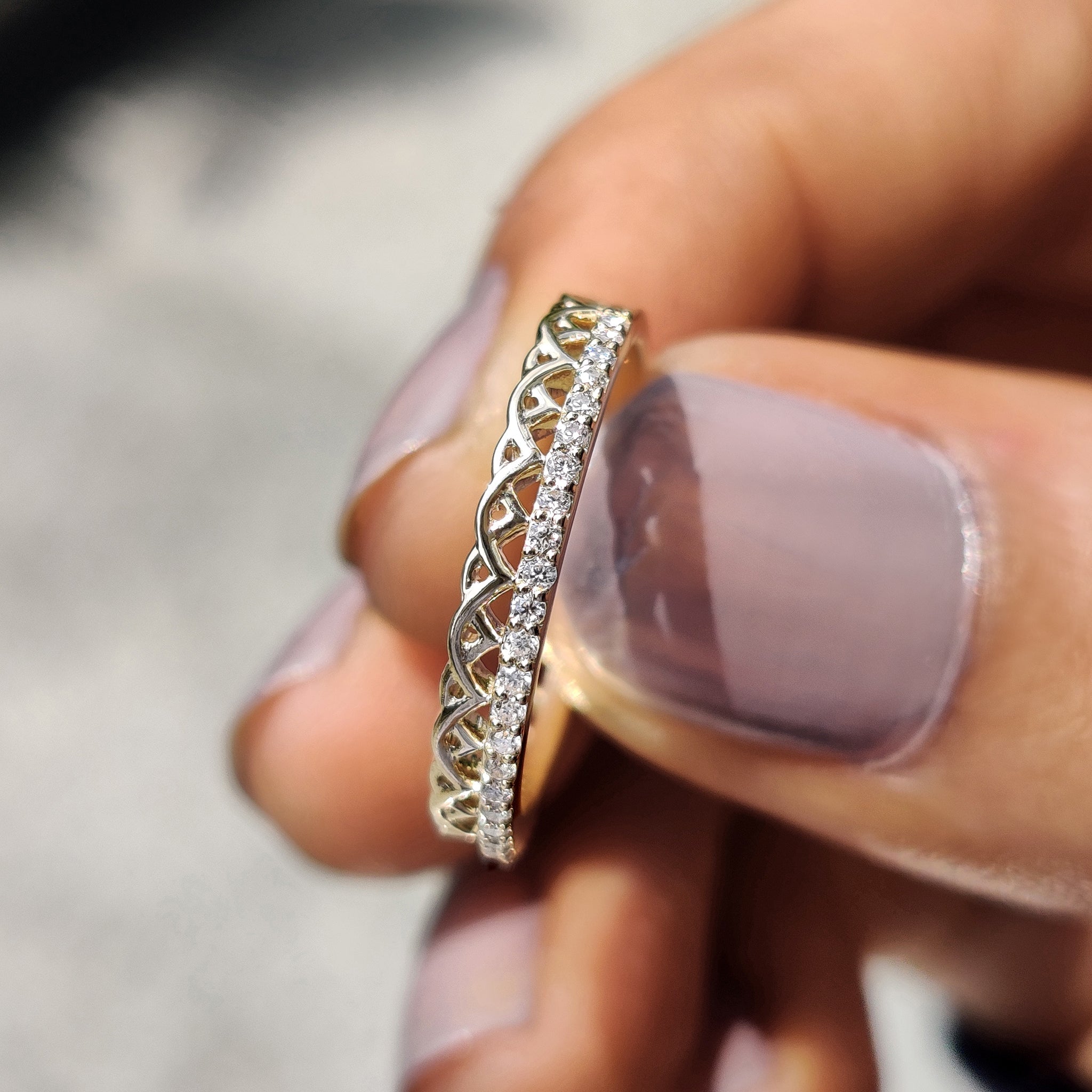 Round Diamond Band in - Half Eternity Image secondaire du produit