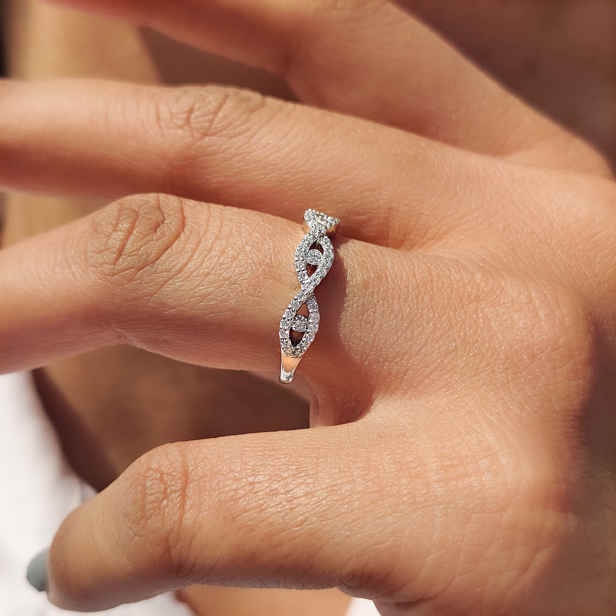 Twisted Diamond Wedding Band With Round Cut