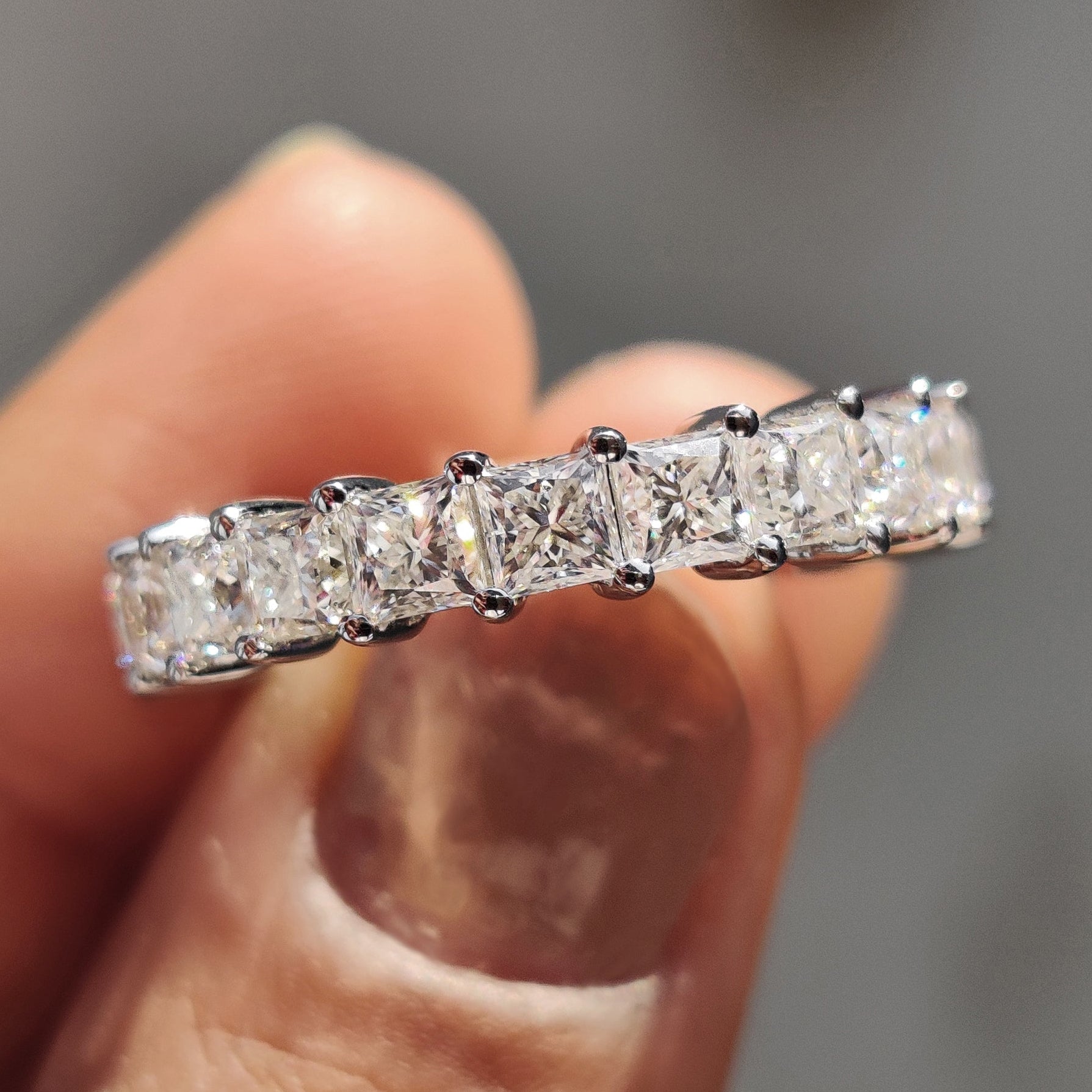 Moissanite Princess Cut Wedding Band With Prong Setting Hauptbild