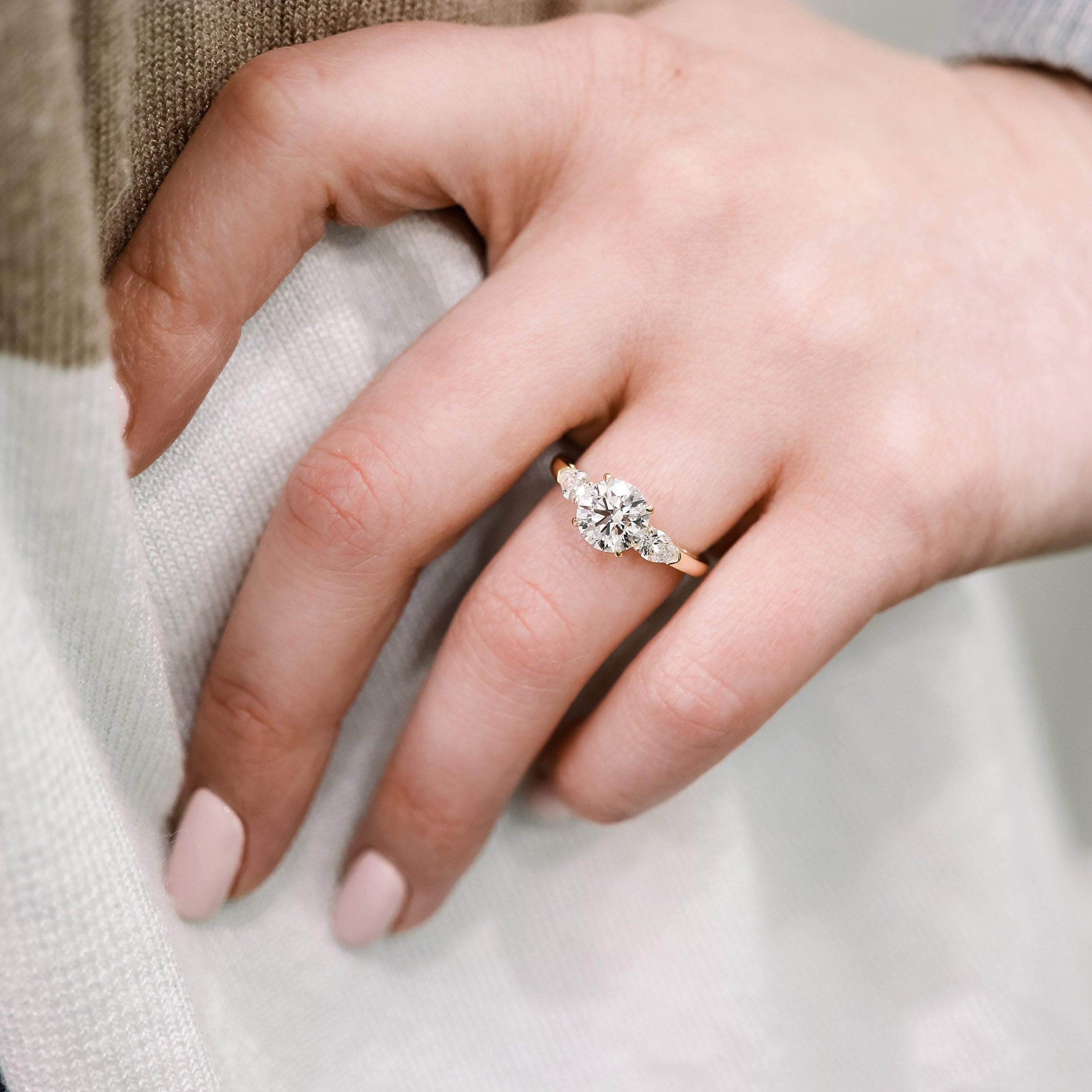 2.0 CT Round Cut Moissanite Three Stones Engagement Ring