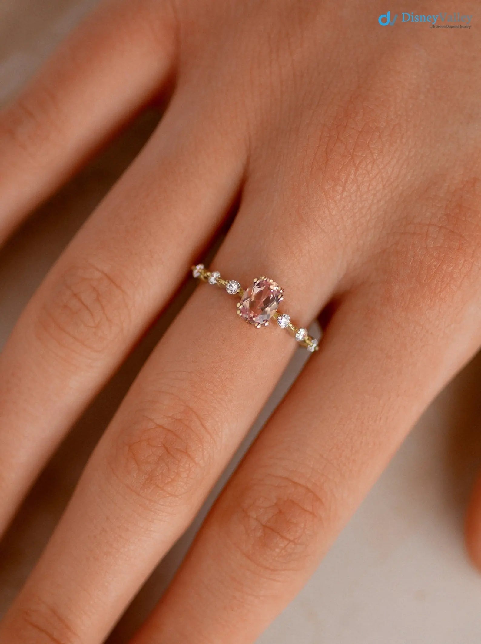 1 carat light pink Sapphire Dainty Oval Cutengagement ring Secondary image