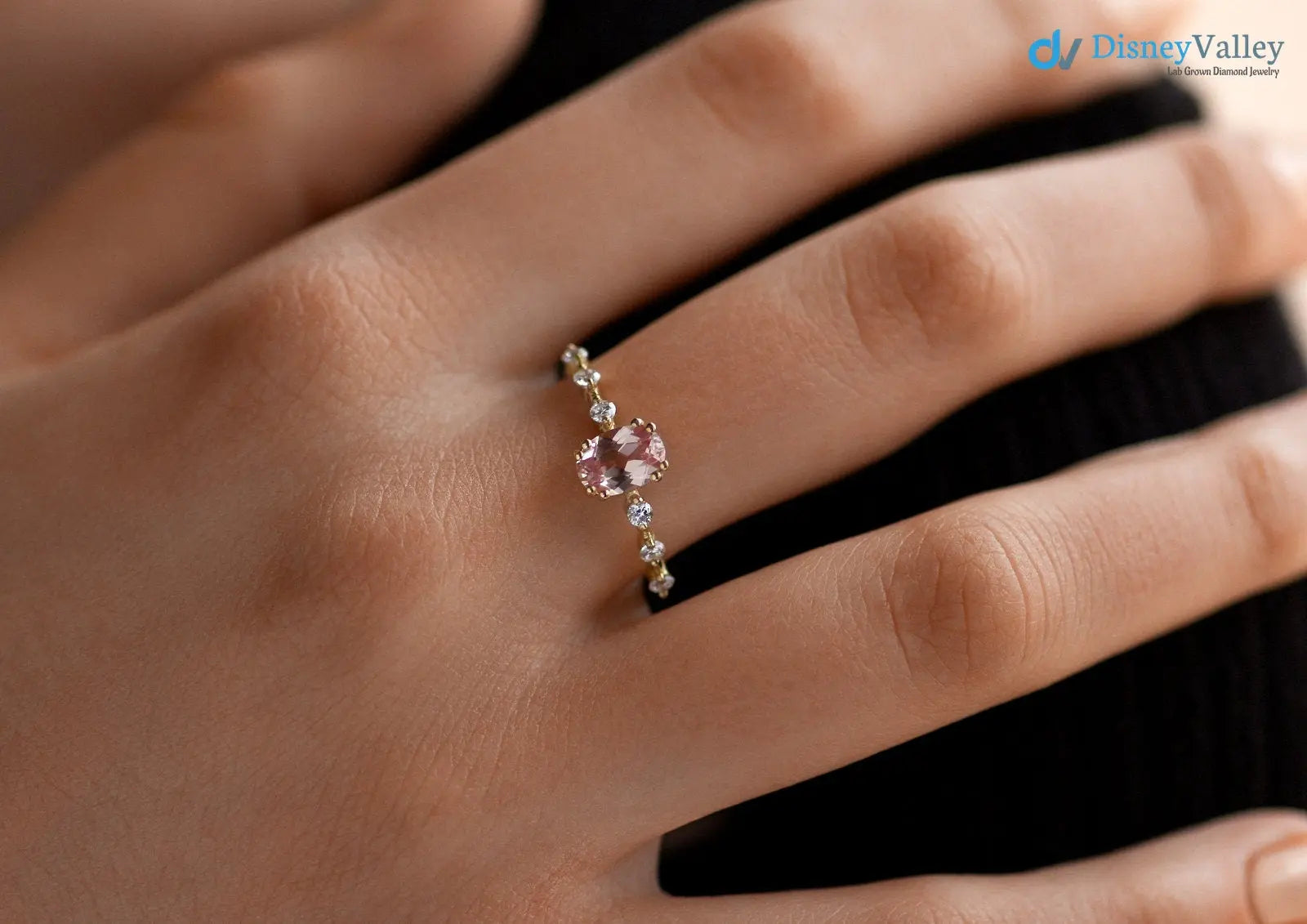 1 carat light pink Sapphire Dainty Oval Cutengagement ring - DisneyValley