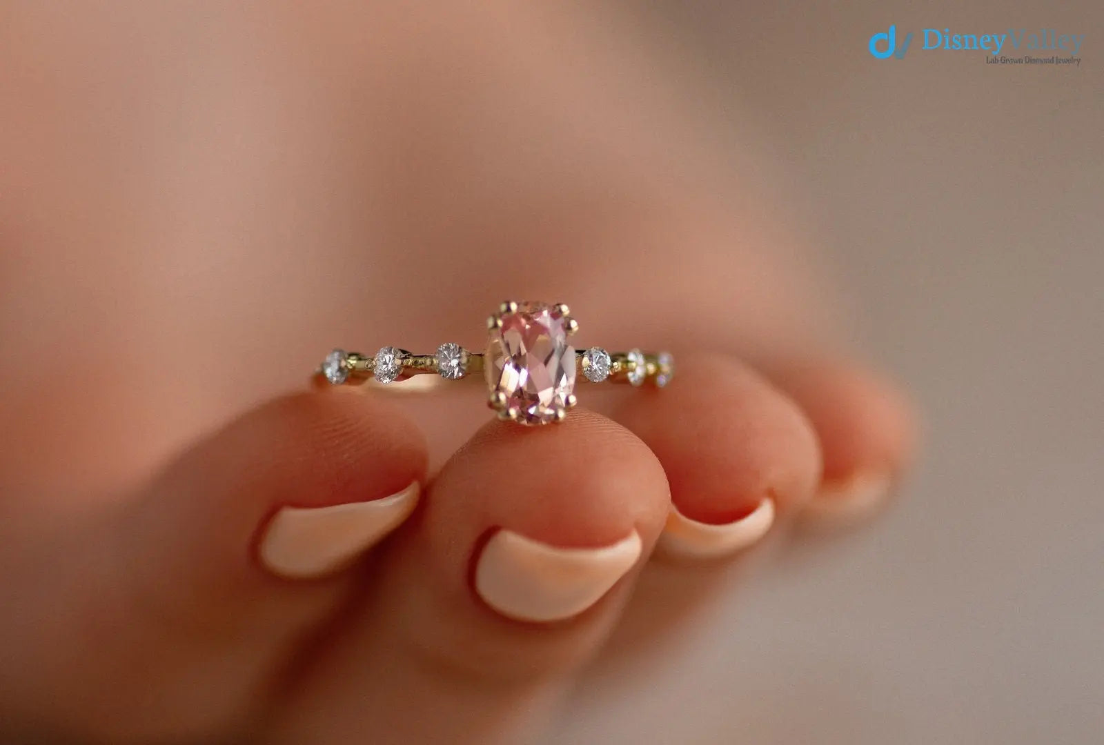 1 carat light pink Sapphire Dainty Oval Cutengagement ring - DisneyValley