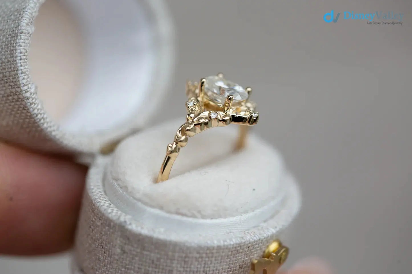 1.5 caret oval cut diamond Swirling filigree split shank vintage ring - DisneyValley