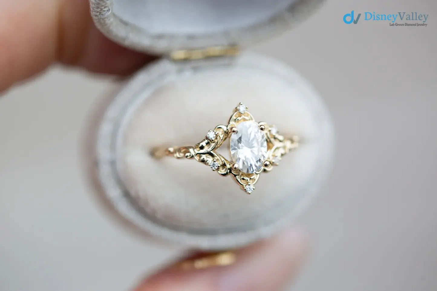 1.5 caret oval cut diamond Swirling filigree split shank vintage ring - DisneyValley
