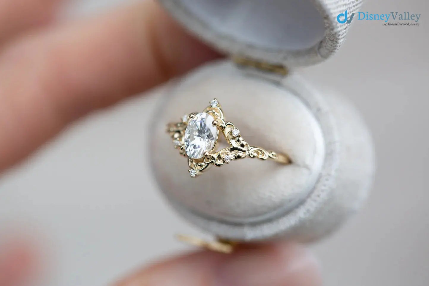 1.5 caret oval cut diamond Swirling filigree split shank vintage ring - DisneyValley