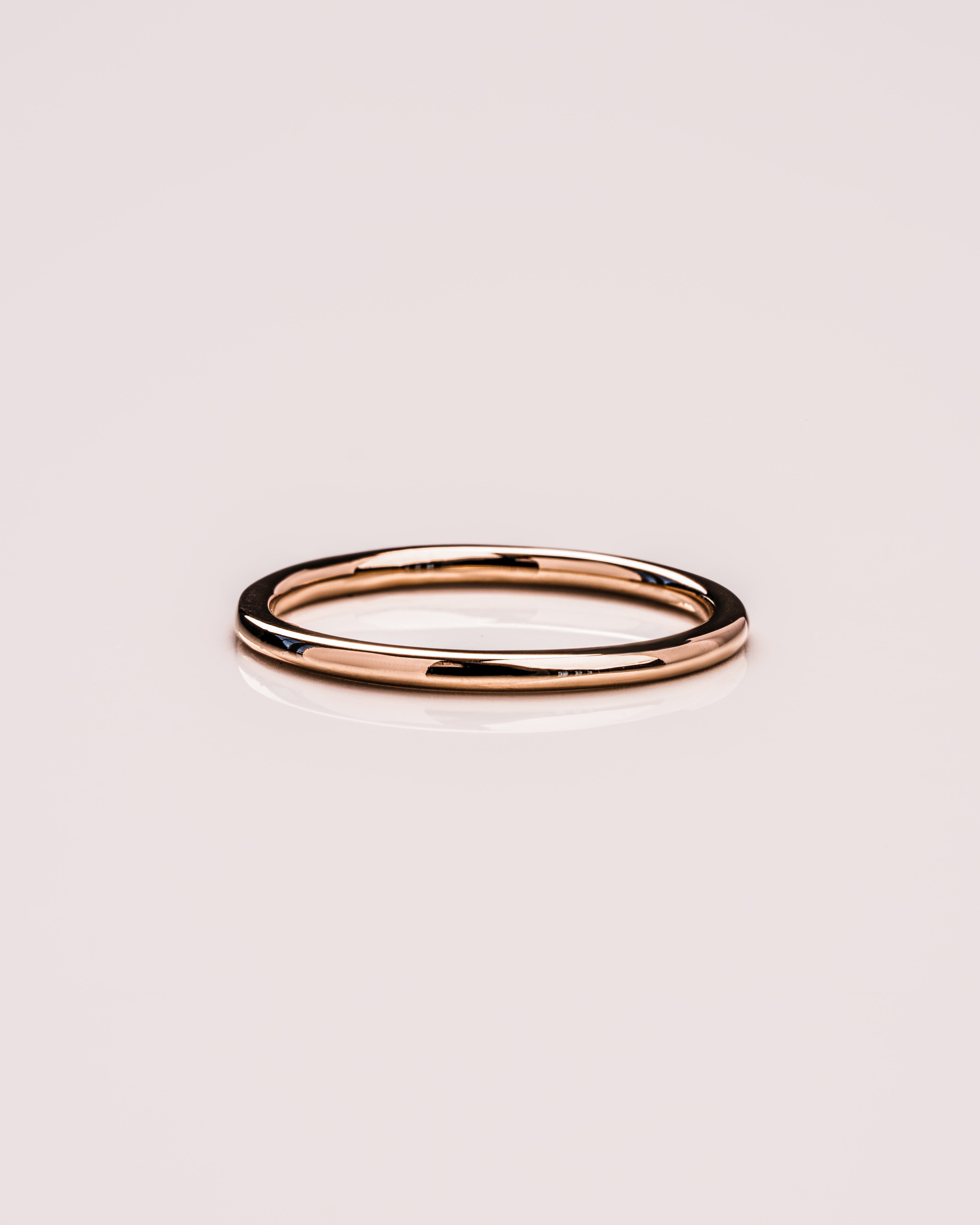 CLASSIC PLAIN GOLD WEDDING BAND Main image