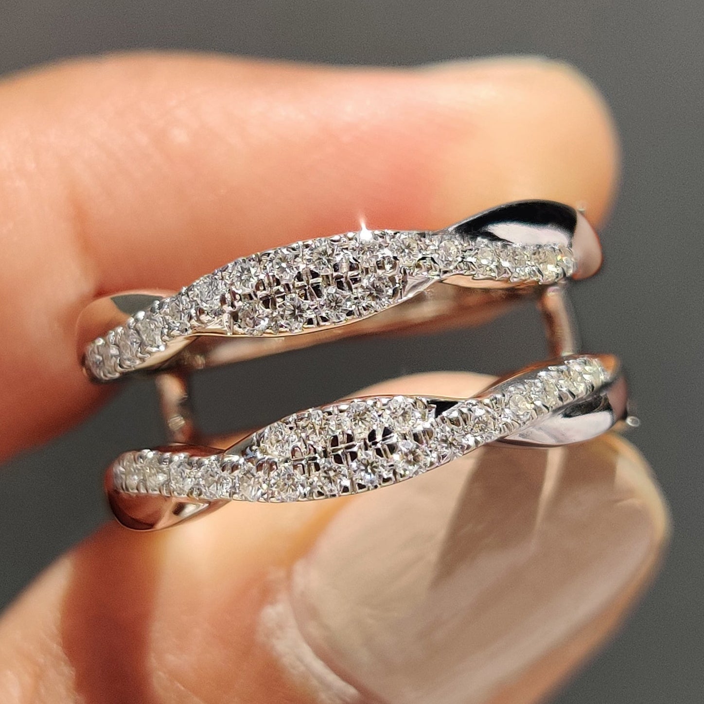 Round Cut Ring Enhancer Wedding Band Image principale du produit