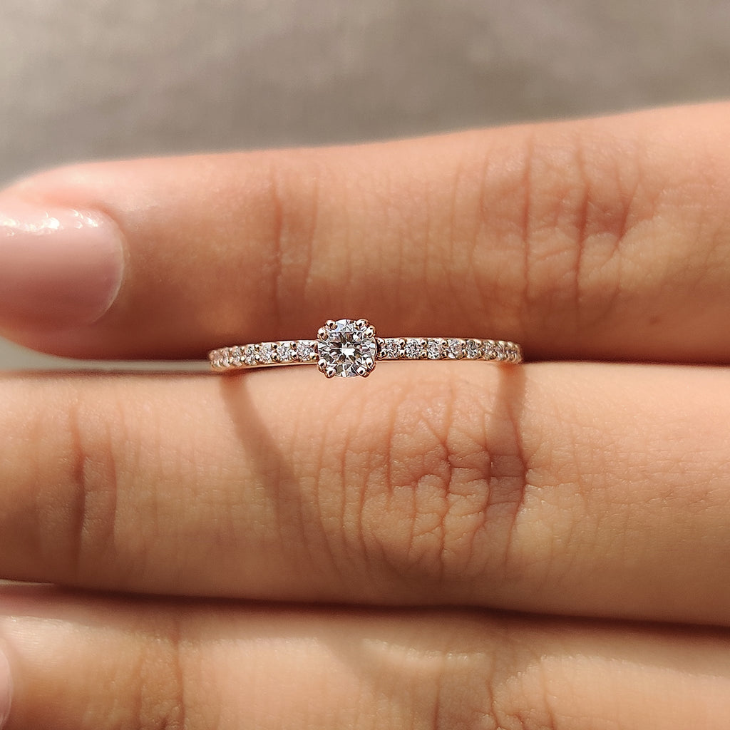 Round Cut Minimalist Engagement Ring