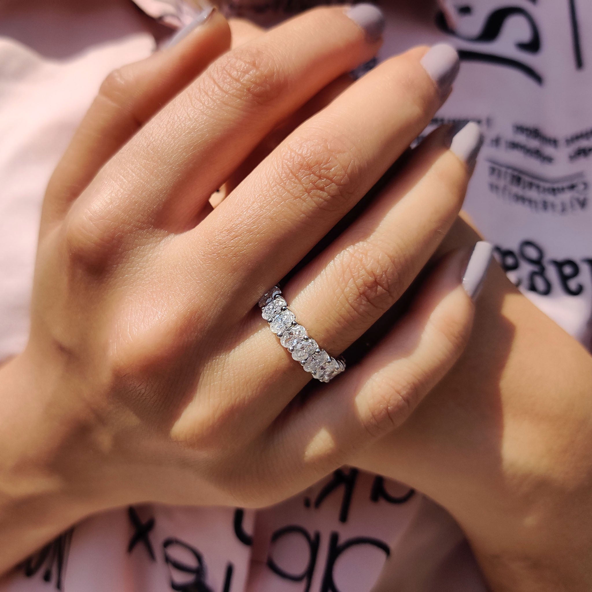 Moissanite Oval Eternity Band In Trellis Setting Zweitbild