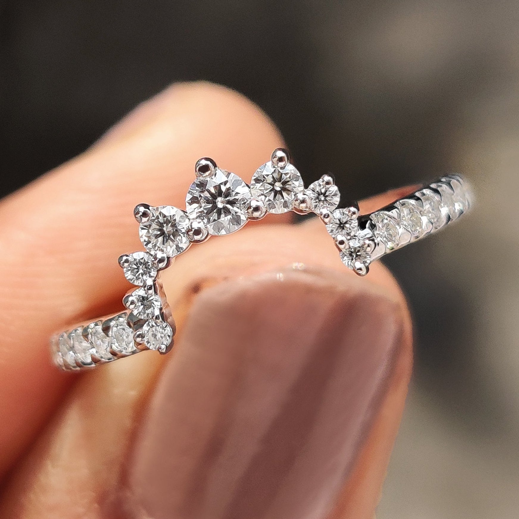Round Cut Tiara Wedding Band With crown Style Hauptbild