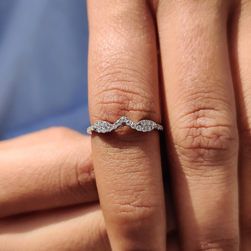 Round Cut Vintage Style Chevron Wedding Band