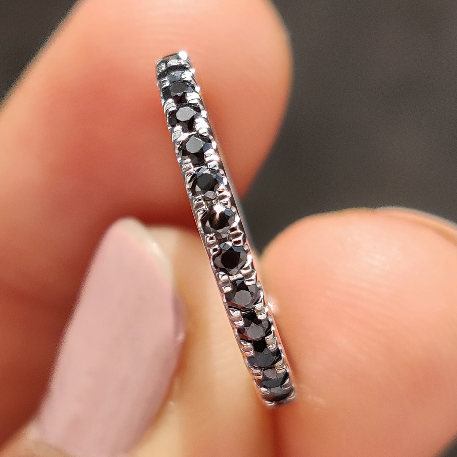 Round Cut Half Eternity Black Stone Wedding Band Image principale du produit