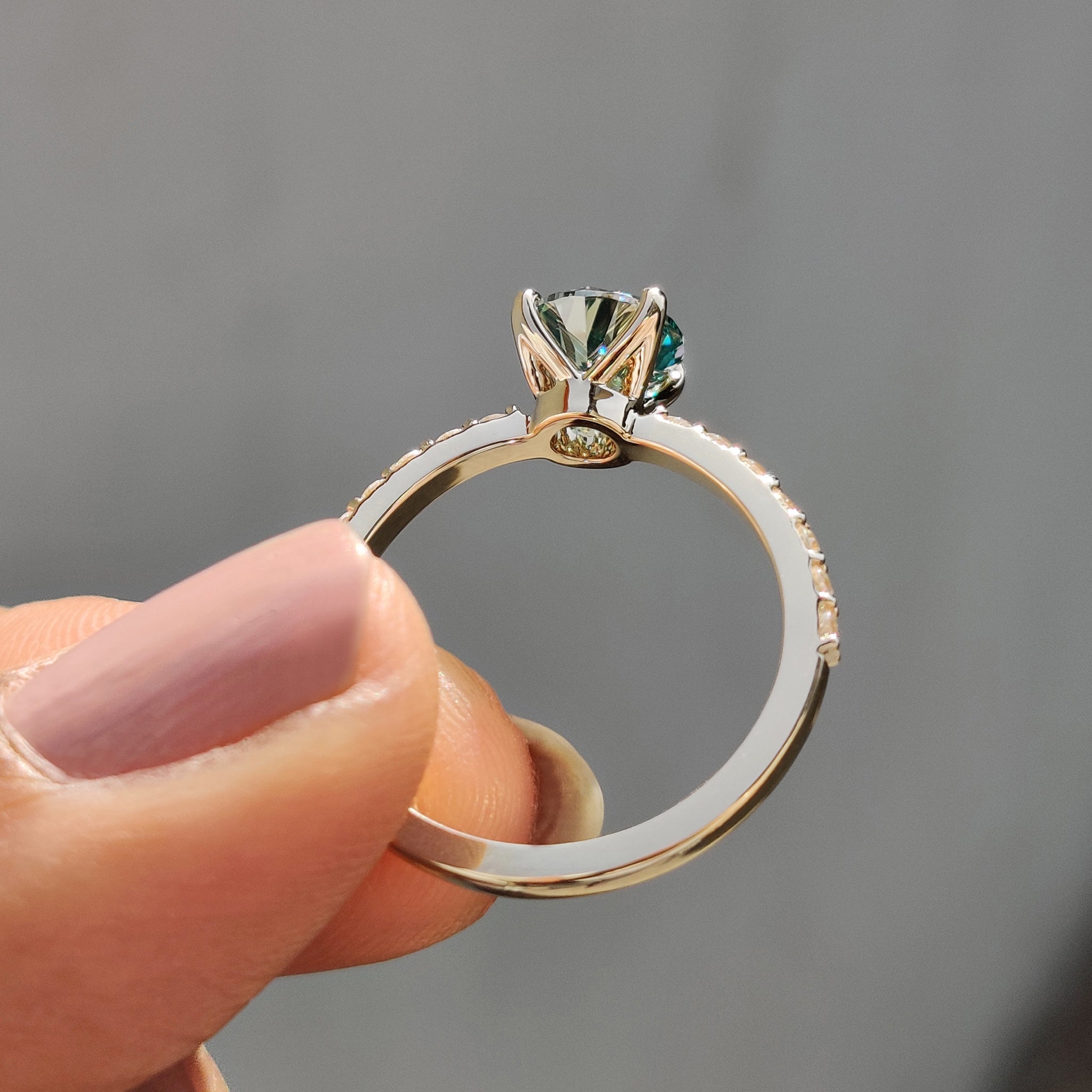 Round Cut Engagement Ring With Round Cut Pave Style