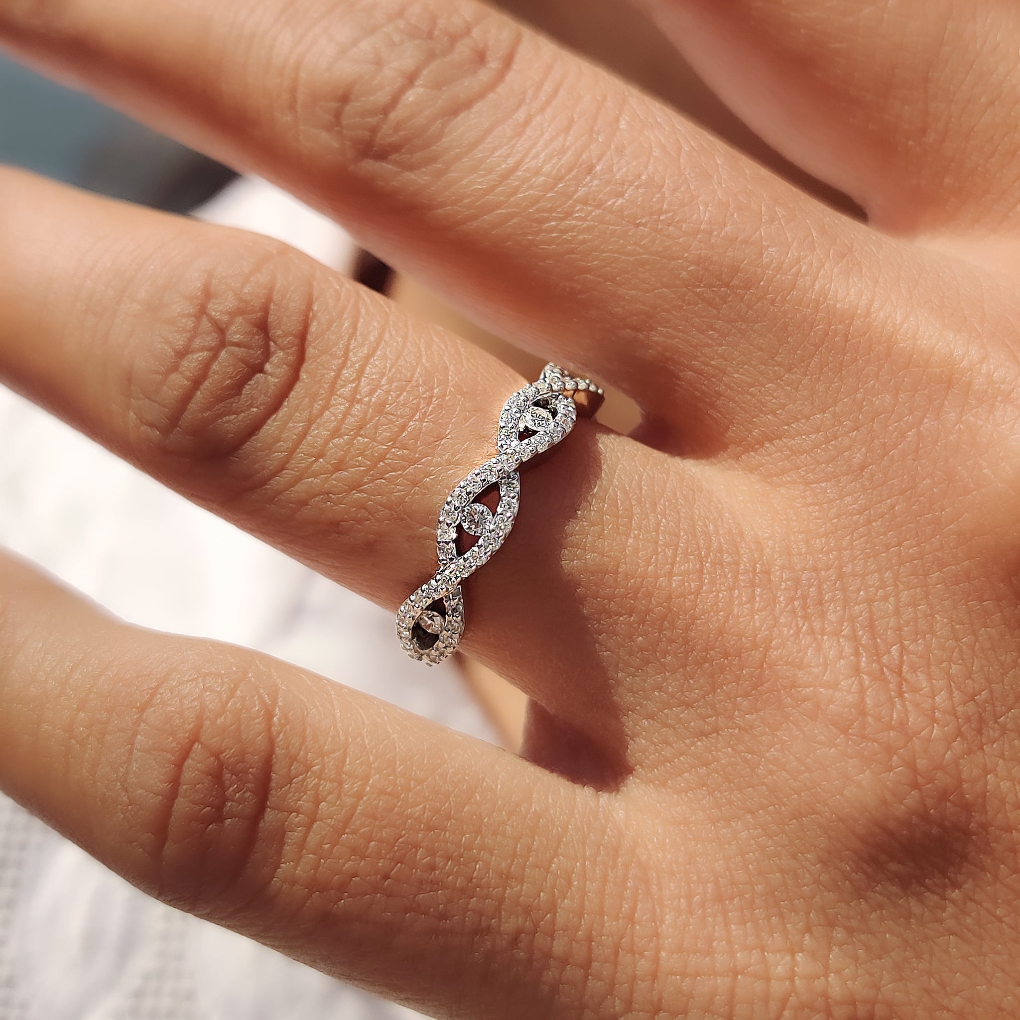 Twisted Diamond Wedding Band With Round Cut