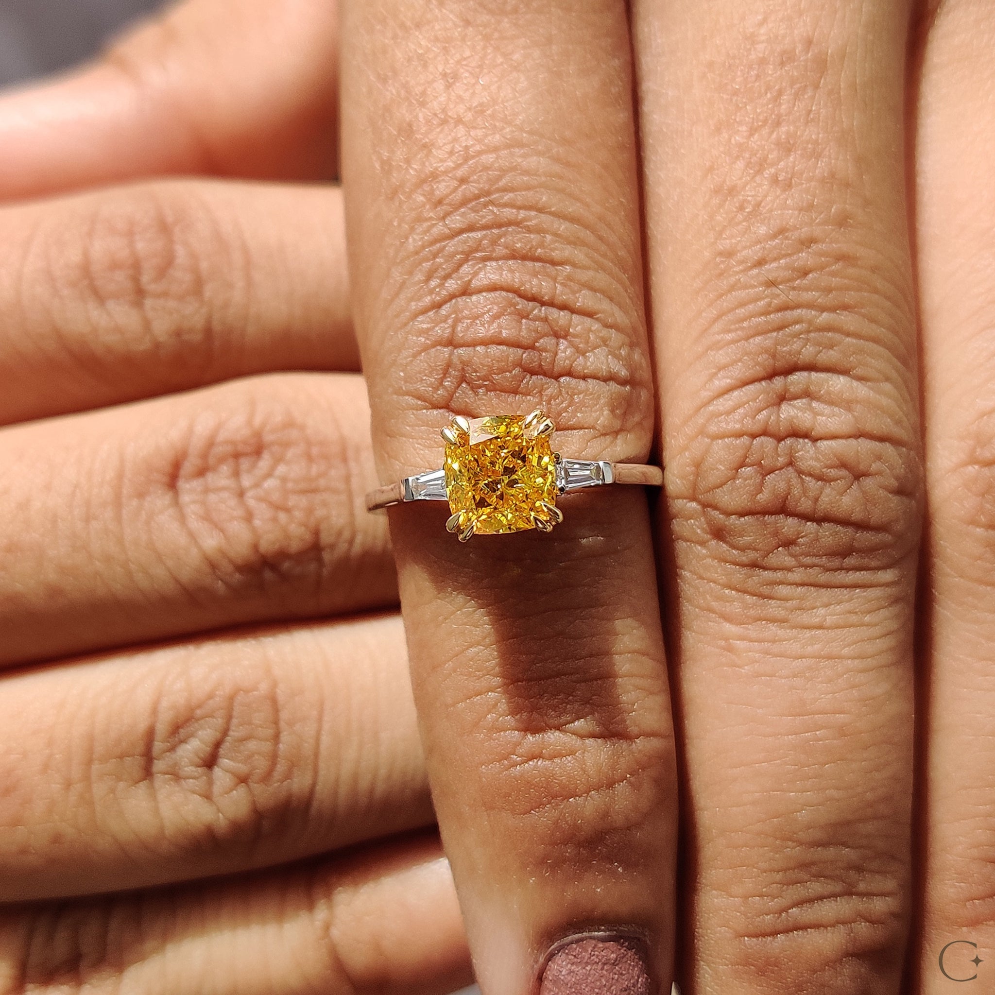 3 Stone Diamond Engagement Ring With Cushion & Baguette Imagen secundaria del producto