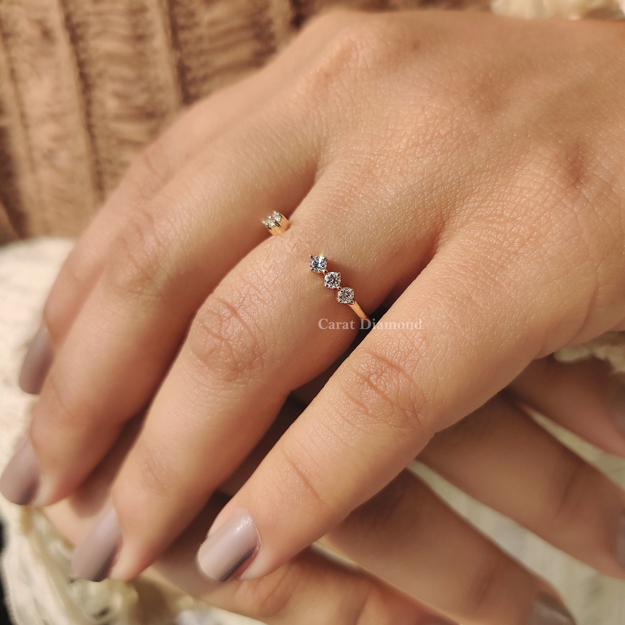 Round Cut Moissanite Open Gap Band