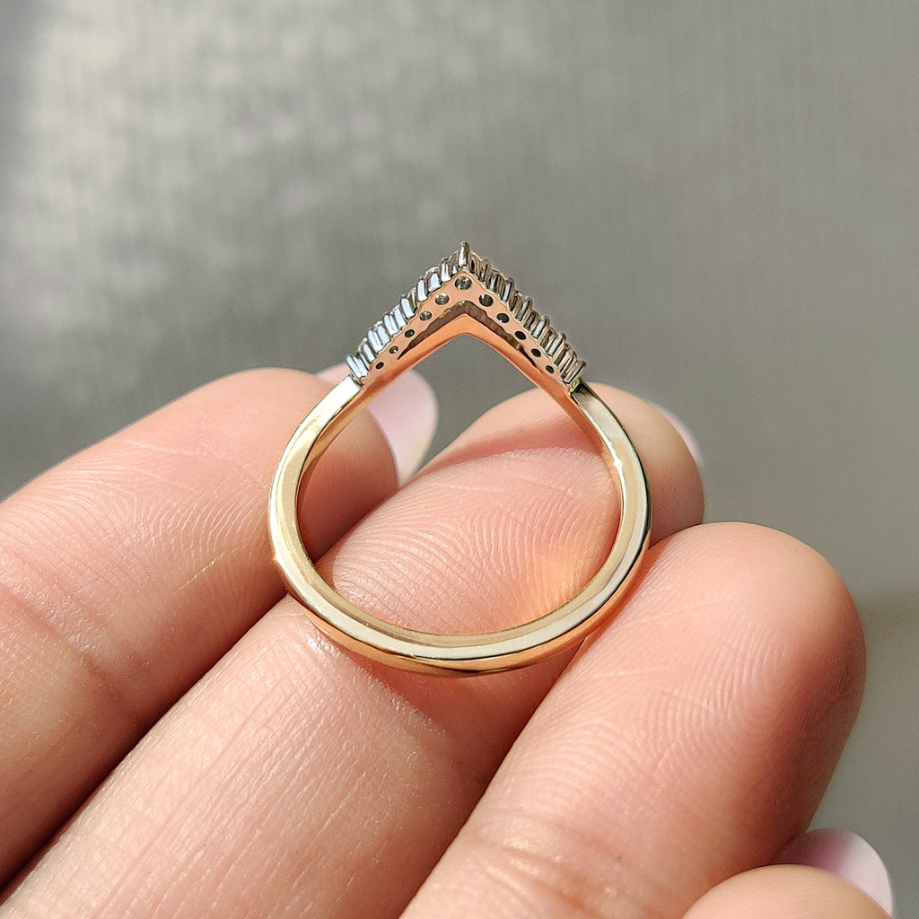Round Cut Chevron Wedding Band