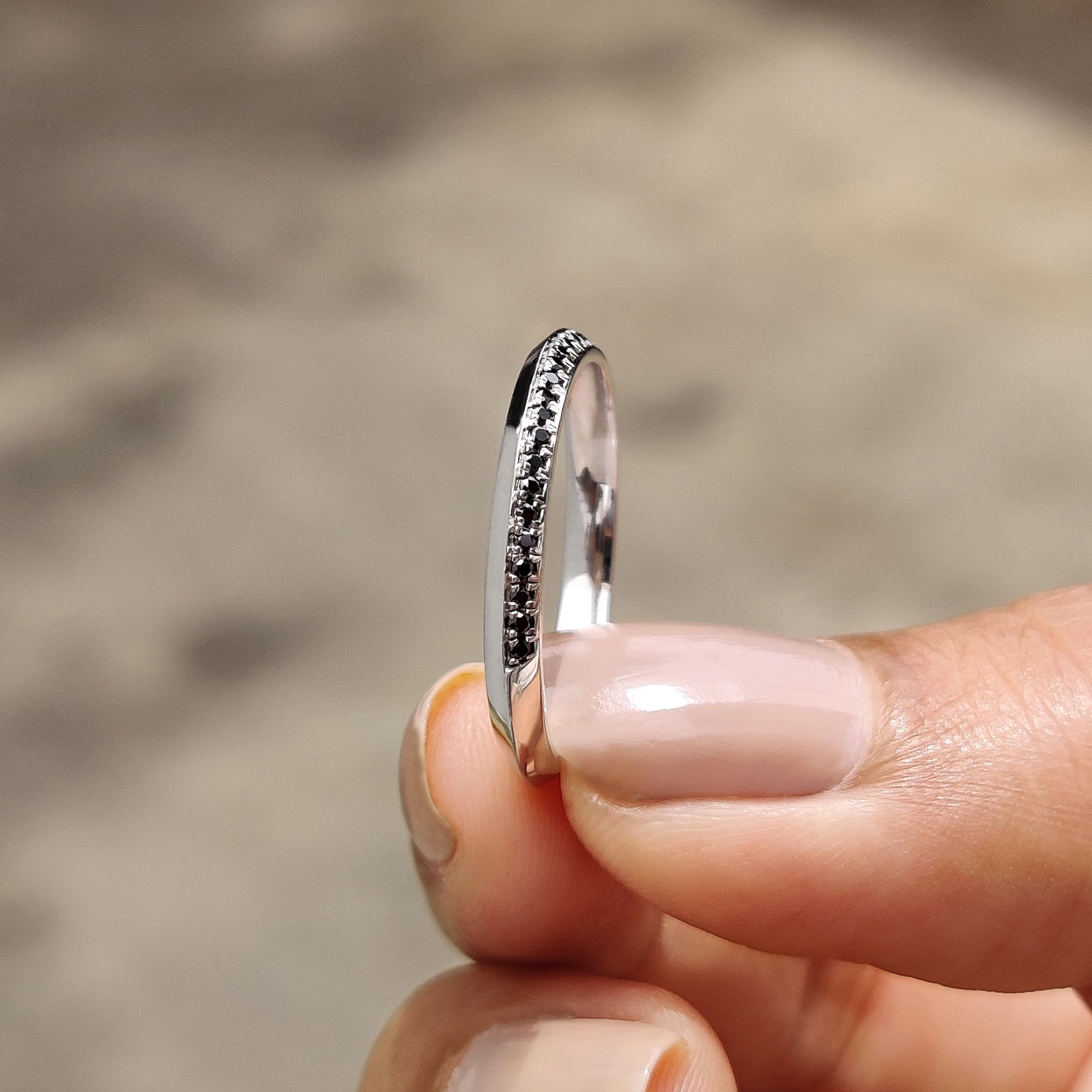 Knife Edge Wedding Band With Black Moissanite