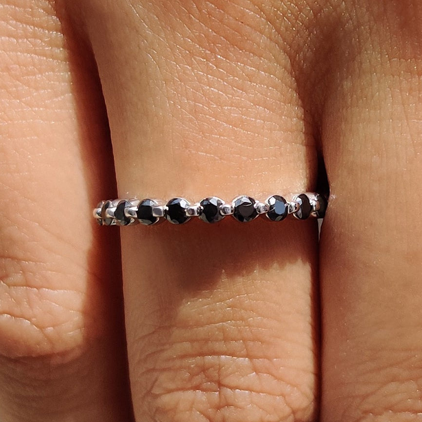 Full Eternity Black Stone Wedding Band Imagen principal del producto