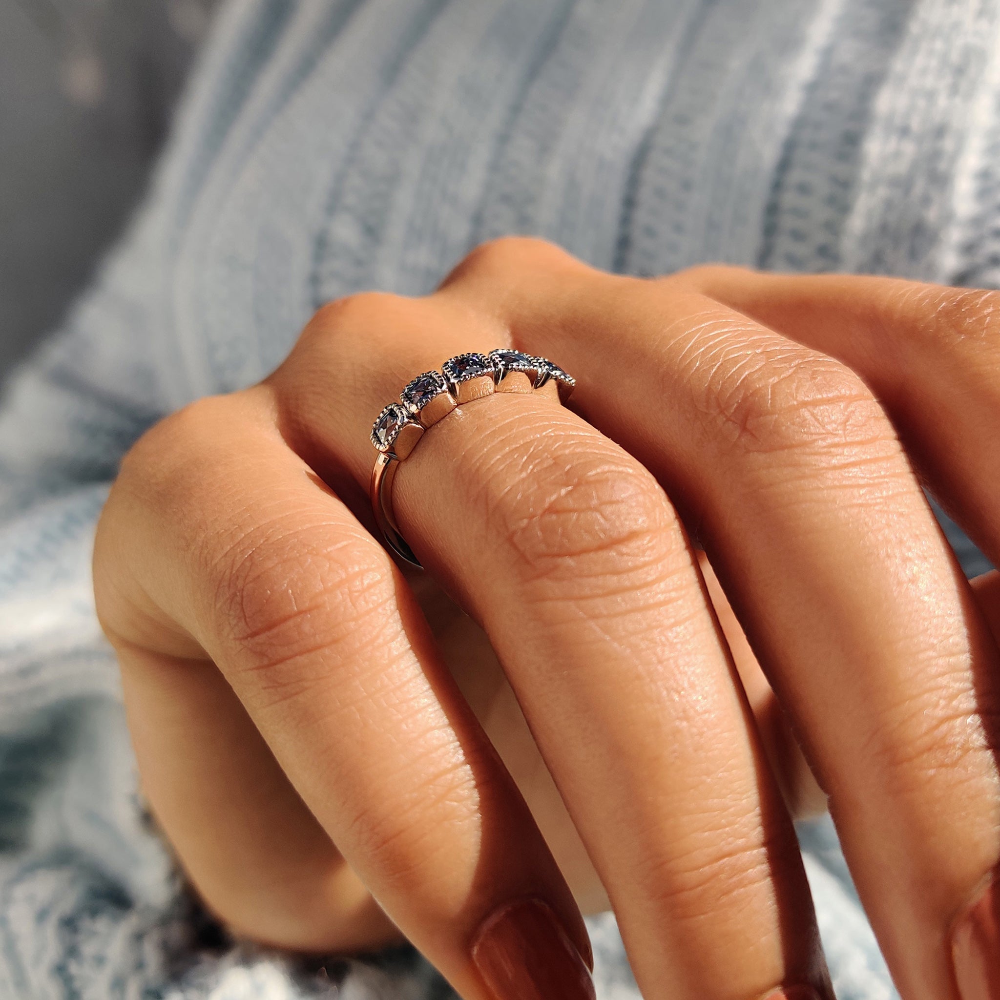 Royal Dark Blue Stone French Cut Half Eternity Wedding Band Imagen secundaria del producto