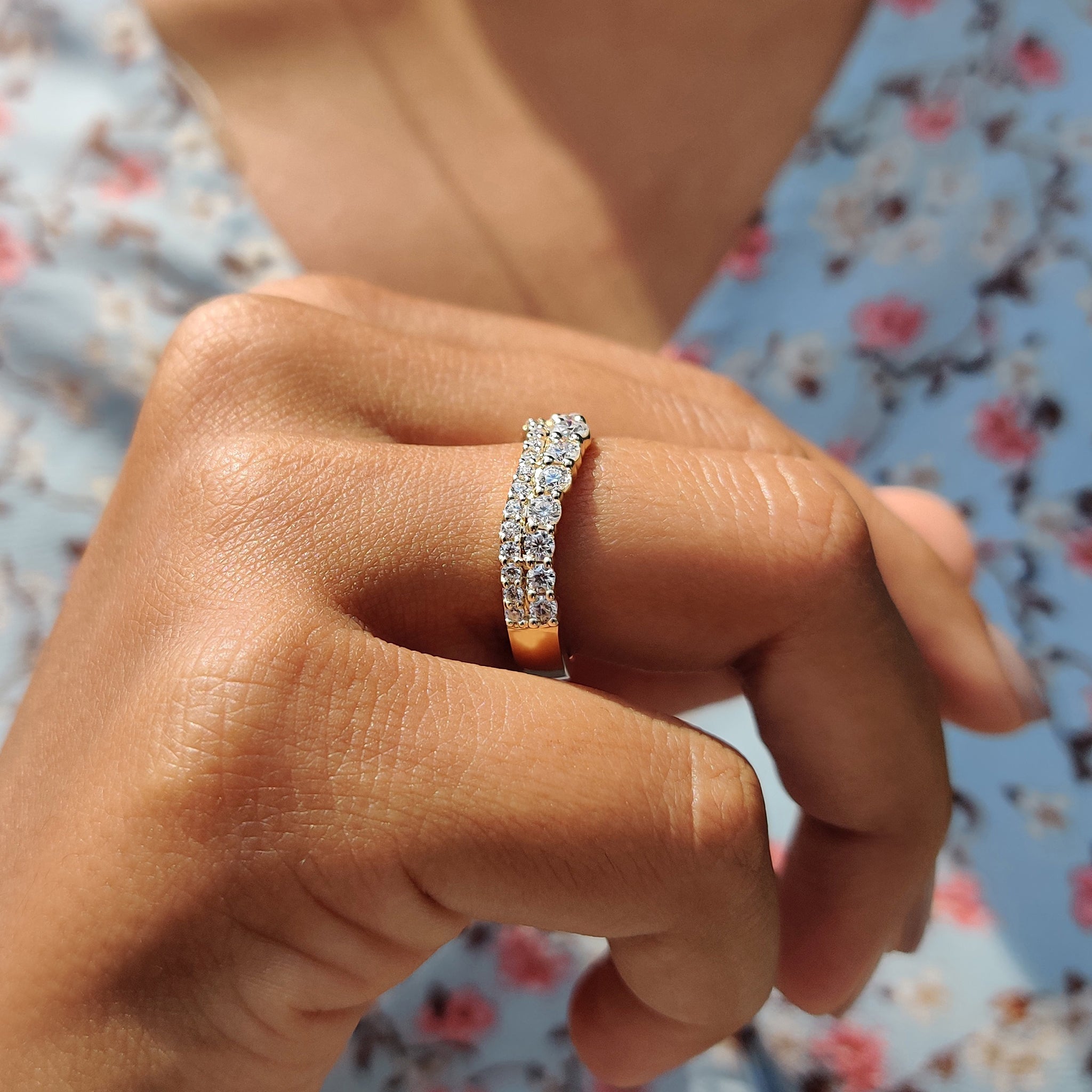 Curved wedding band yellow gold In Round Cut Moissanite