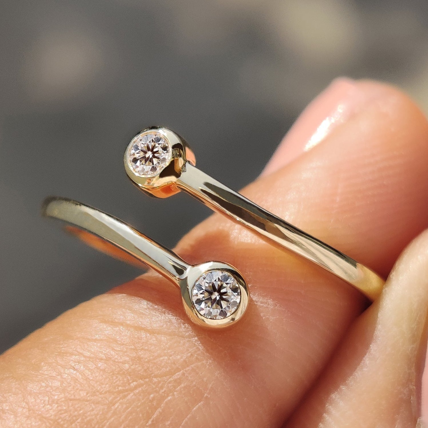 Double Bezel Set Two Stone Wedding Band Imagen principal del producto