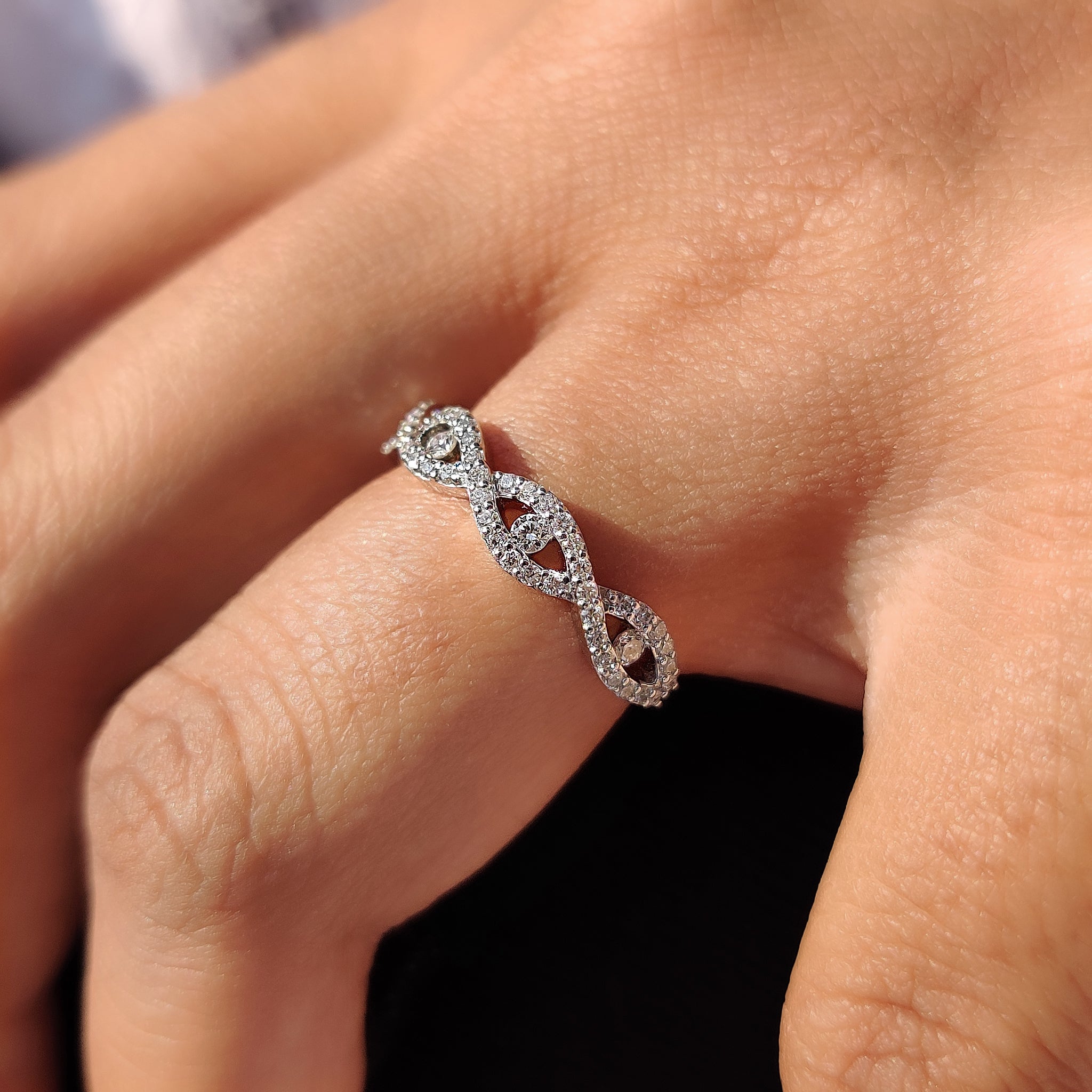 Twisted Diamond Wedding Band With Round Cut