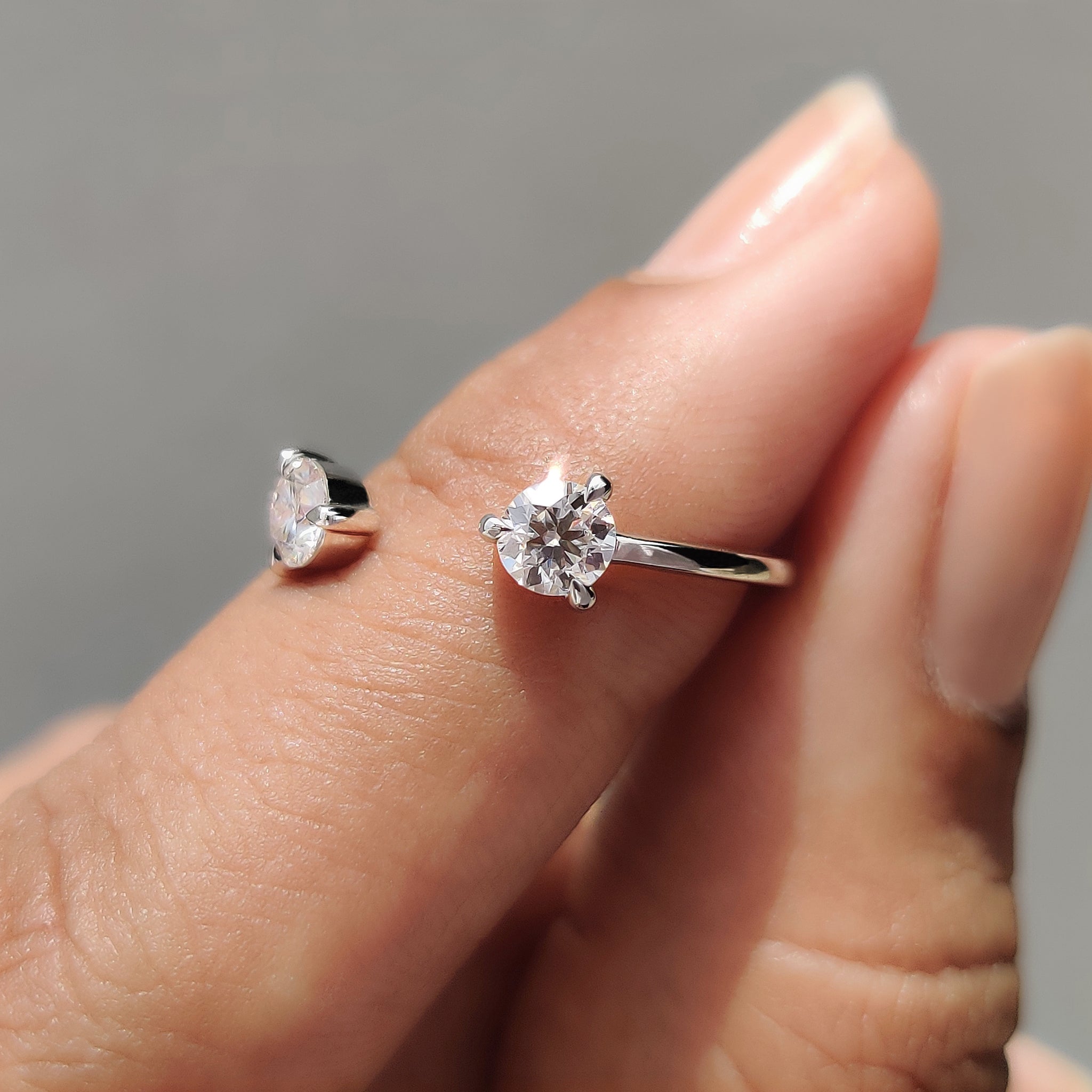 Open Gap 2 Stone Wedding Band Zweitbild