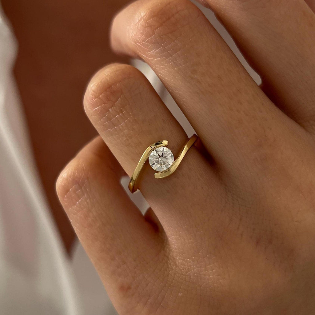 0.50 CT Round Brilliant Cut Moissanite Bypass Style Engagement Ring