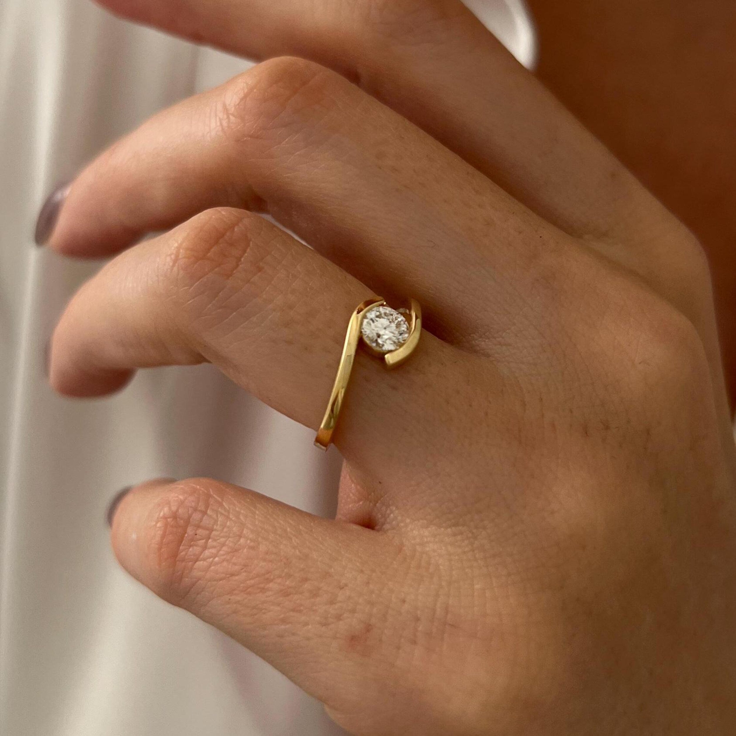 0.50 CT Round Brilliant Cut Moissanite Bypass Style Engagement Ring