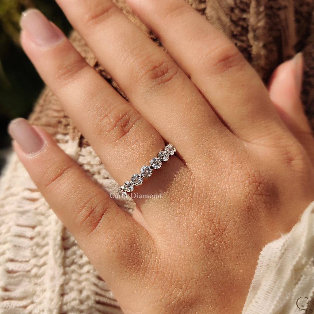 White Gold Wedding Band For Women in Round Diamond