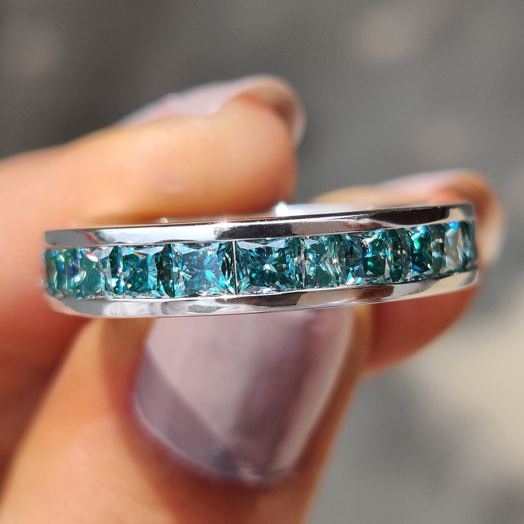Princess Cut Channel Set Wedding Band Image principale du produit