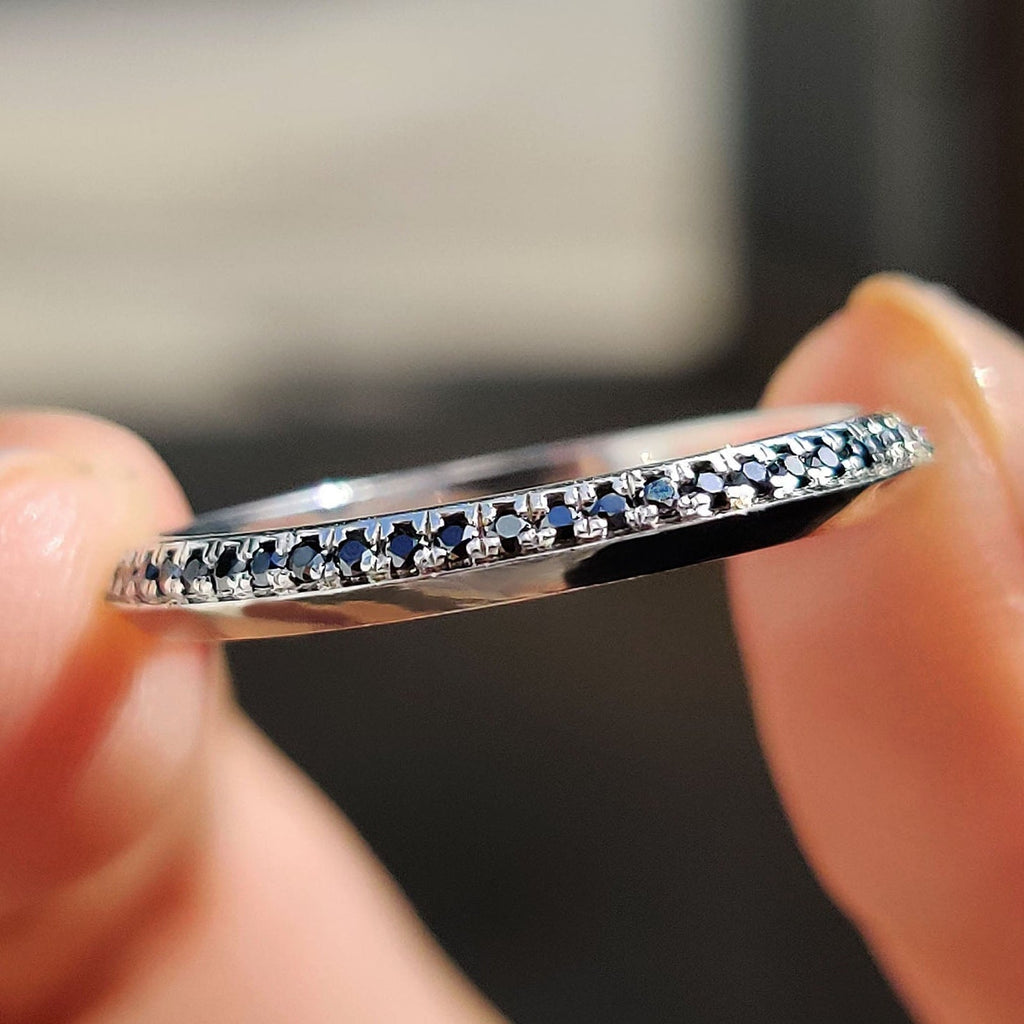 Knife Edge Wedding Band With Black Moissanite