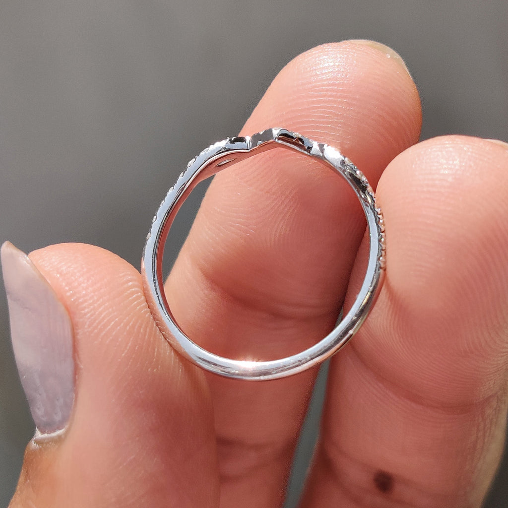 Round Cut Vintage Style Chevron Wedding Band