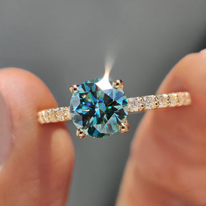 Round Cut Engagement Ring With Round Cut Pave Style