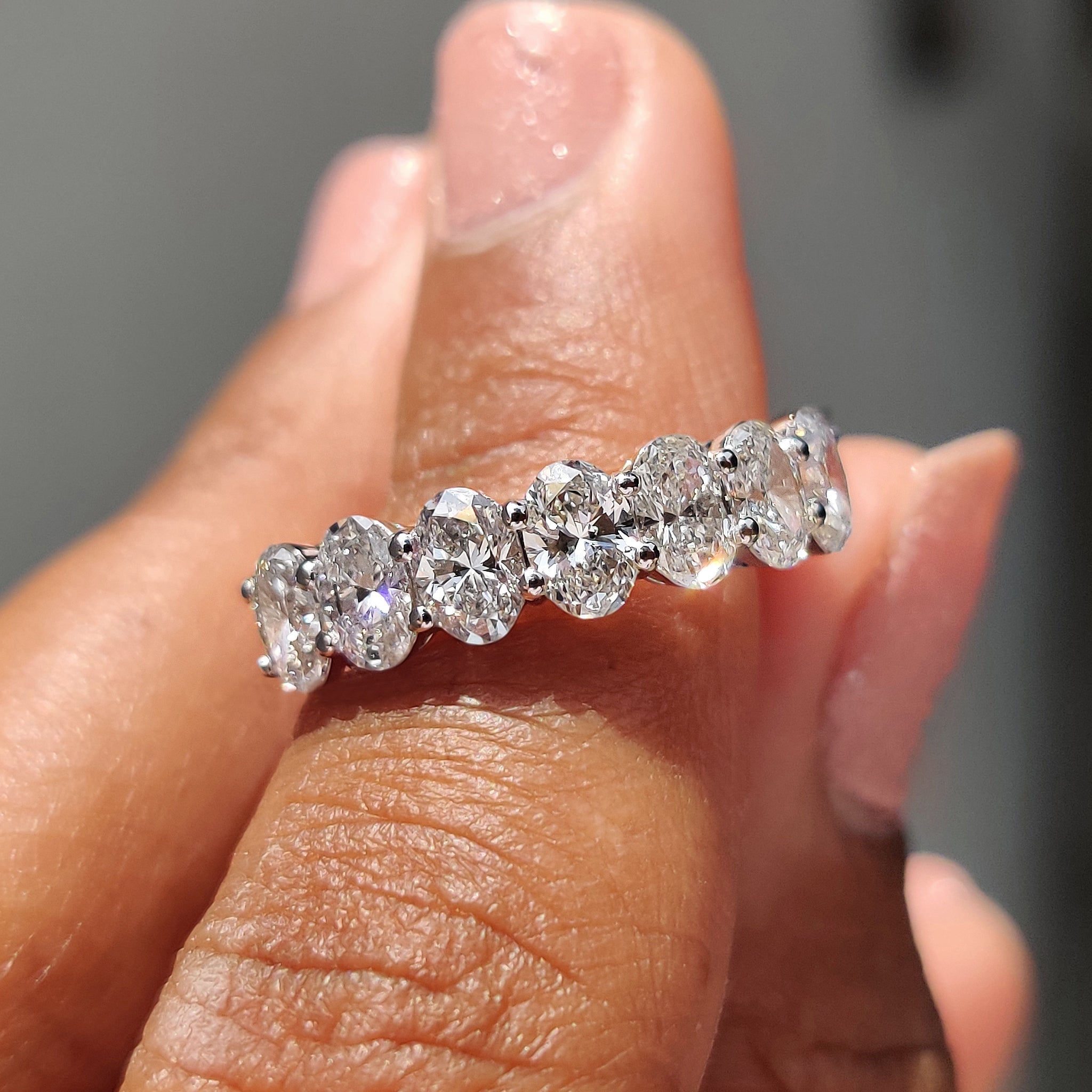 Oval Diamond Wedding Band with 7 Stone Image principale du produit