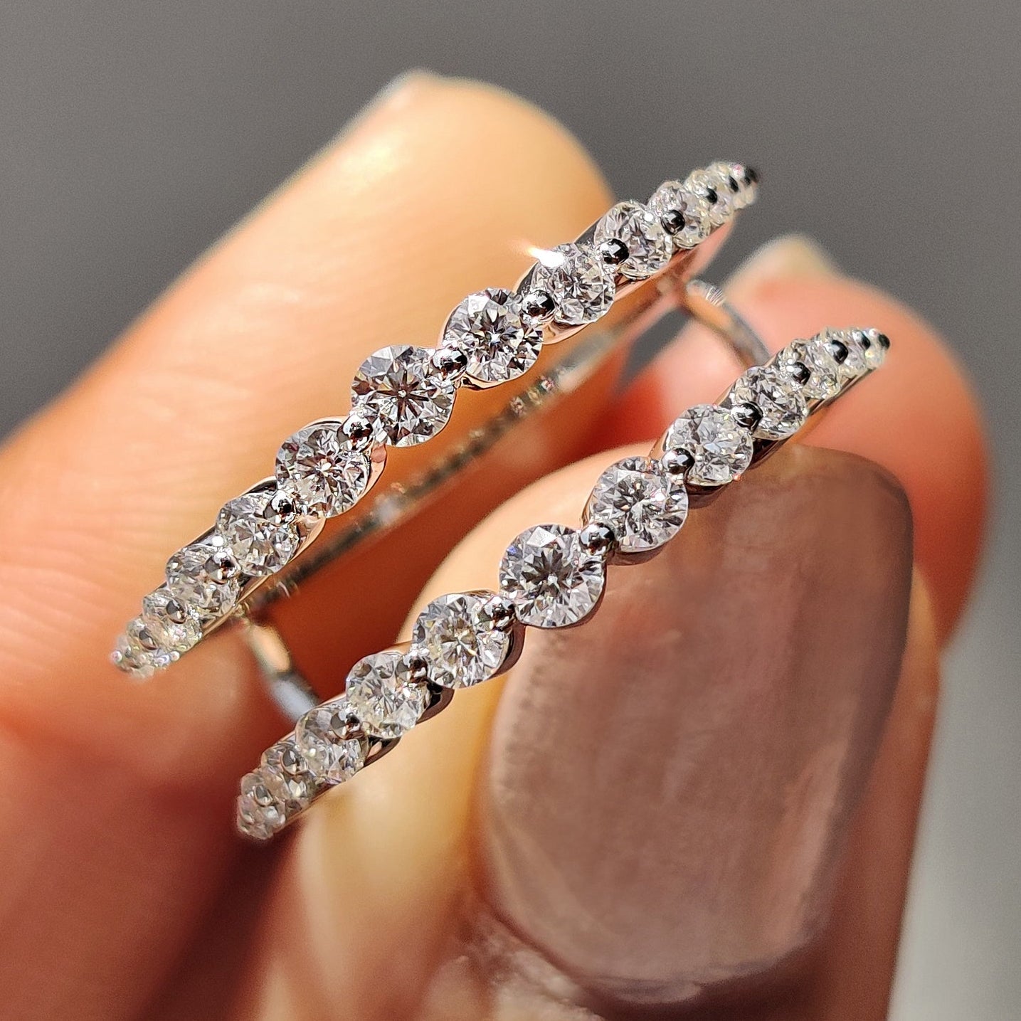 Round Shaped Moissanite Band With Enhancer Style