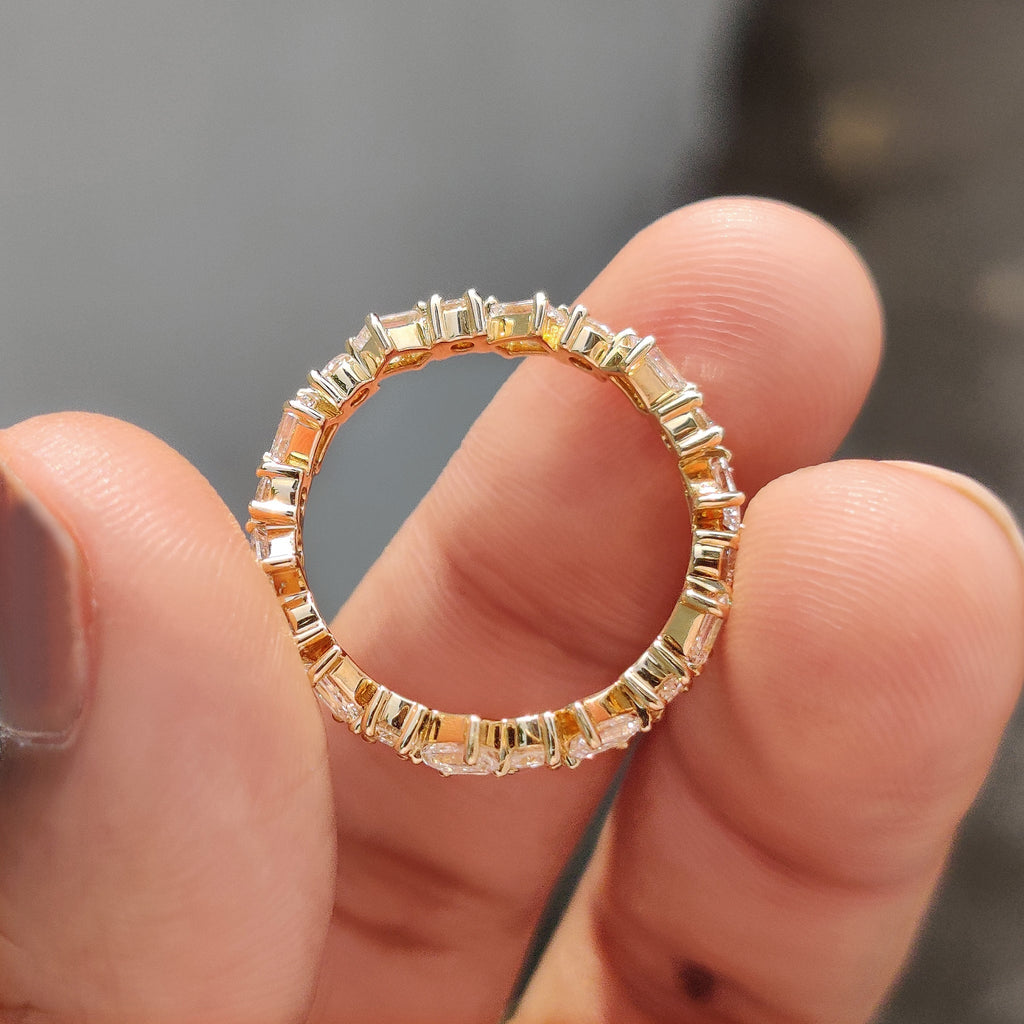 Zig Zag Band Featuring Emerald and Round Cut Diamond