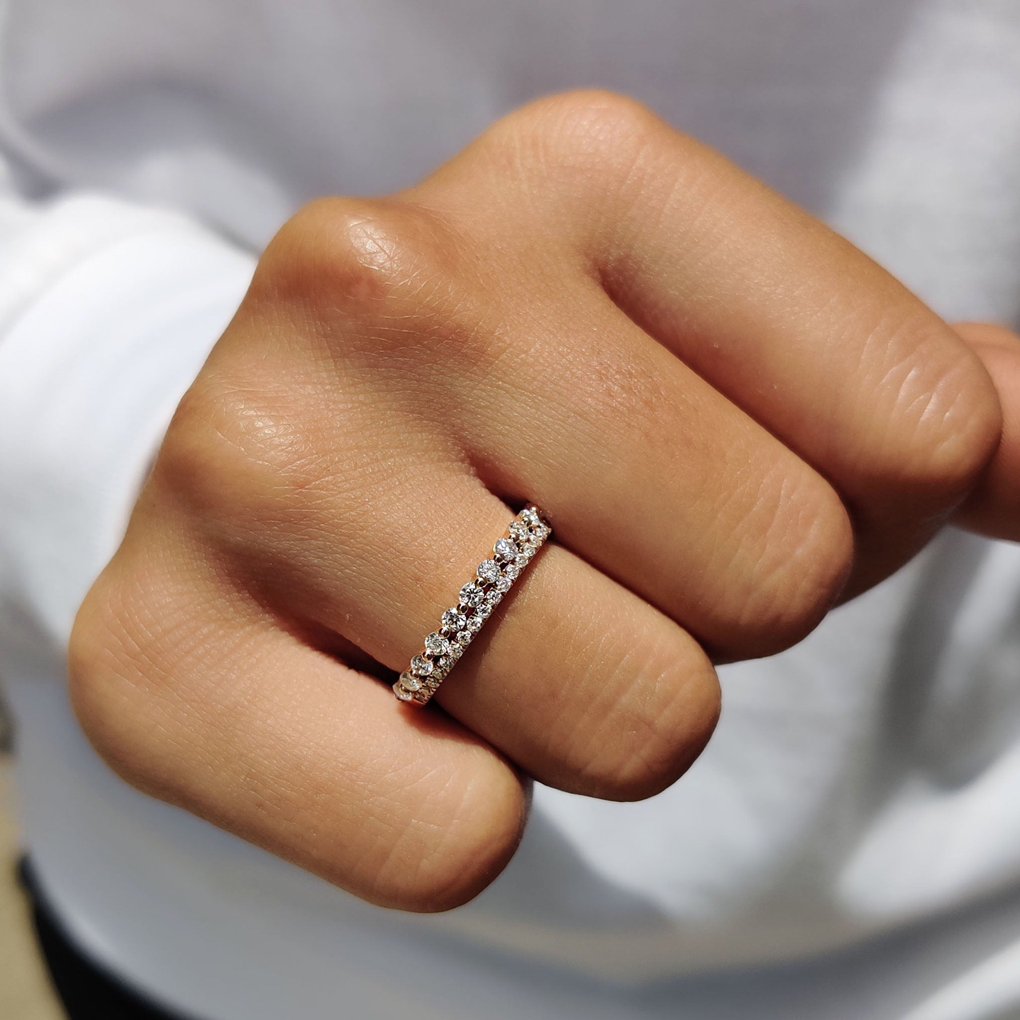 Round Cut Full Eternity Band With Double Row Pave Setting Image secondaire du produit