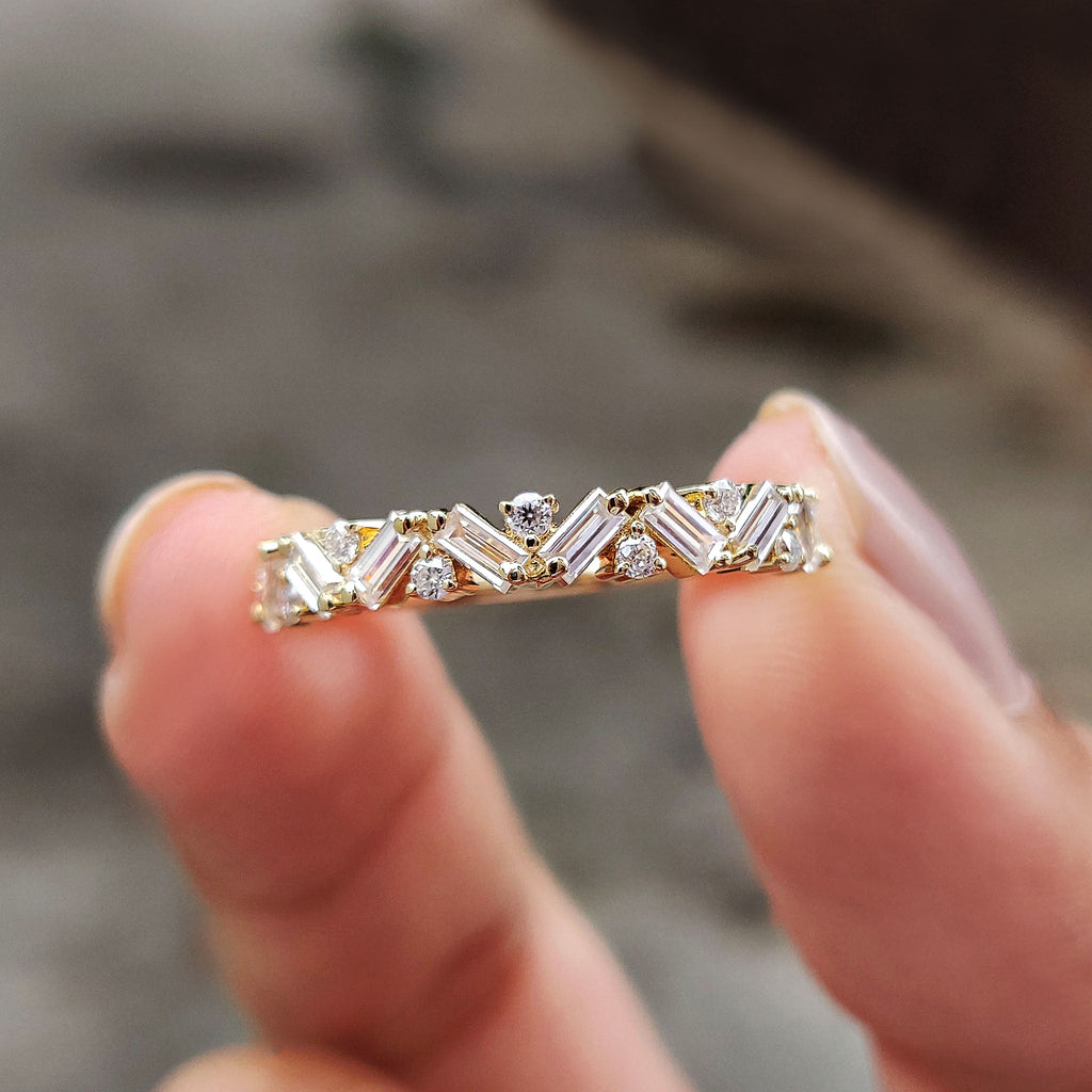 Baguette And Round Wedding Band In Zig Zag Style