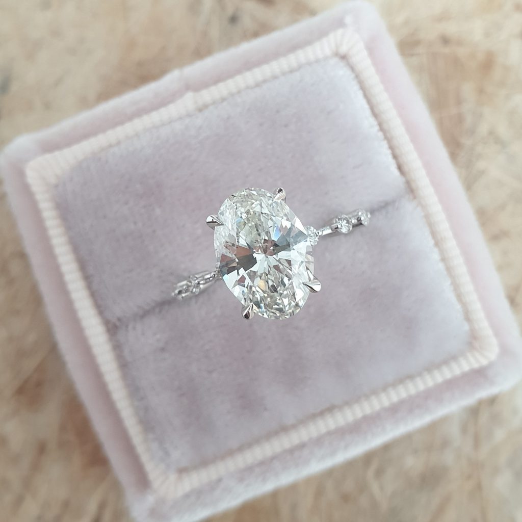 2.0 CT Oval Moissanite Dainty Style Engagement Ring