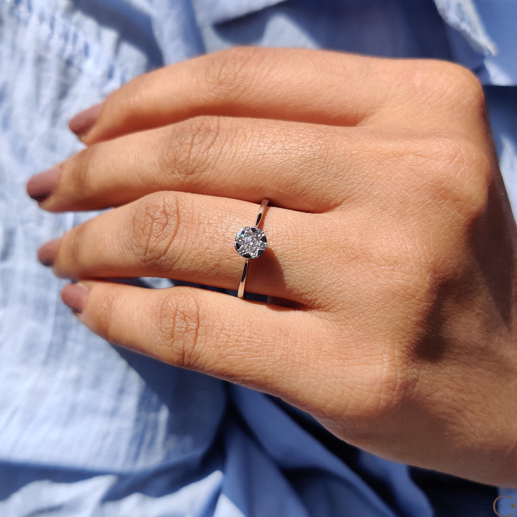 Round Cut Diamond Ring in Classic Tapered Shank