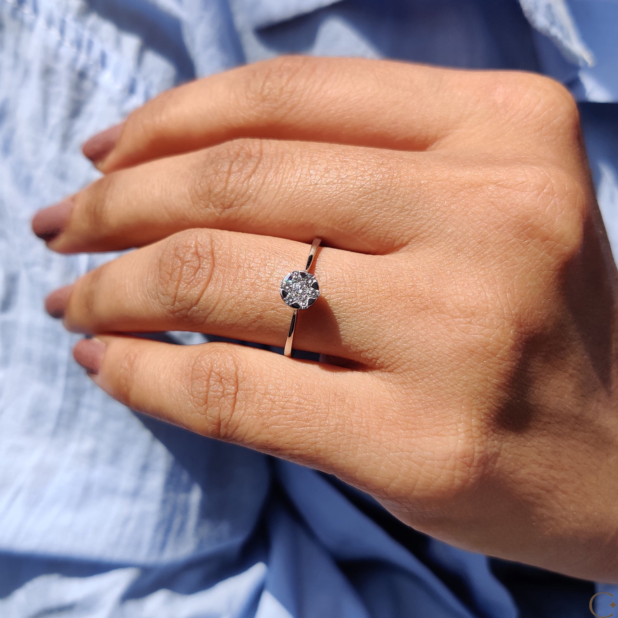 Round Cut Diamond Ring in Classic Tapered Shank