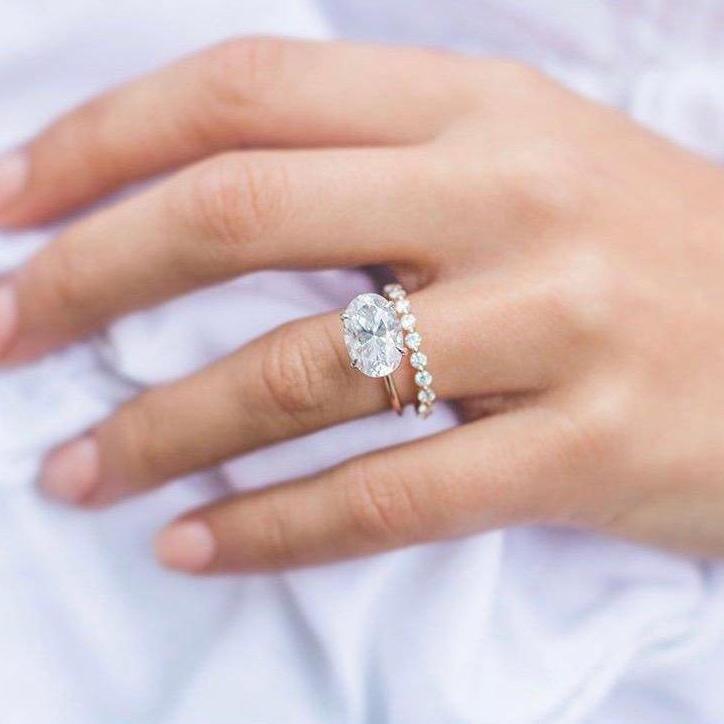 4.0 CT East-West Oval Moissanite Solitaire Engagement Ring