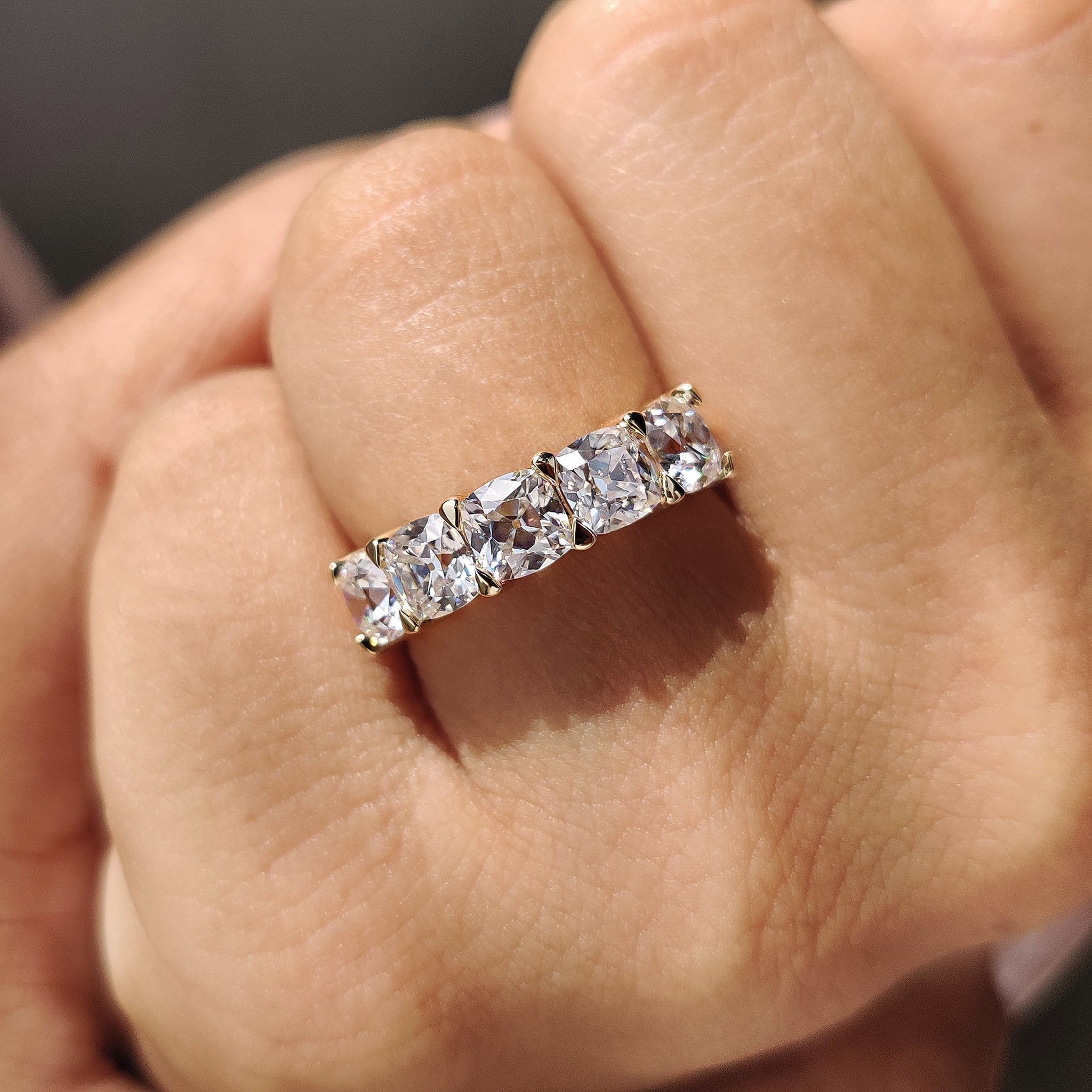 Cushion Old Mine Cut 5 Stone Wedding Band Imagen secundaria del producto