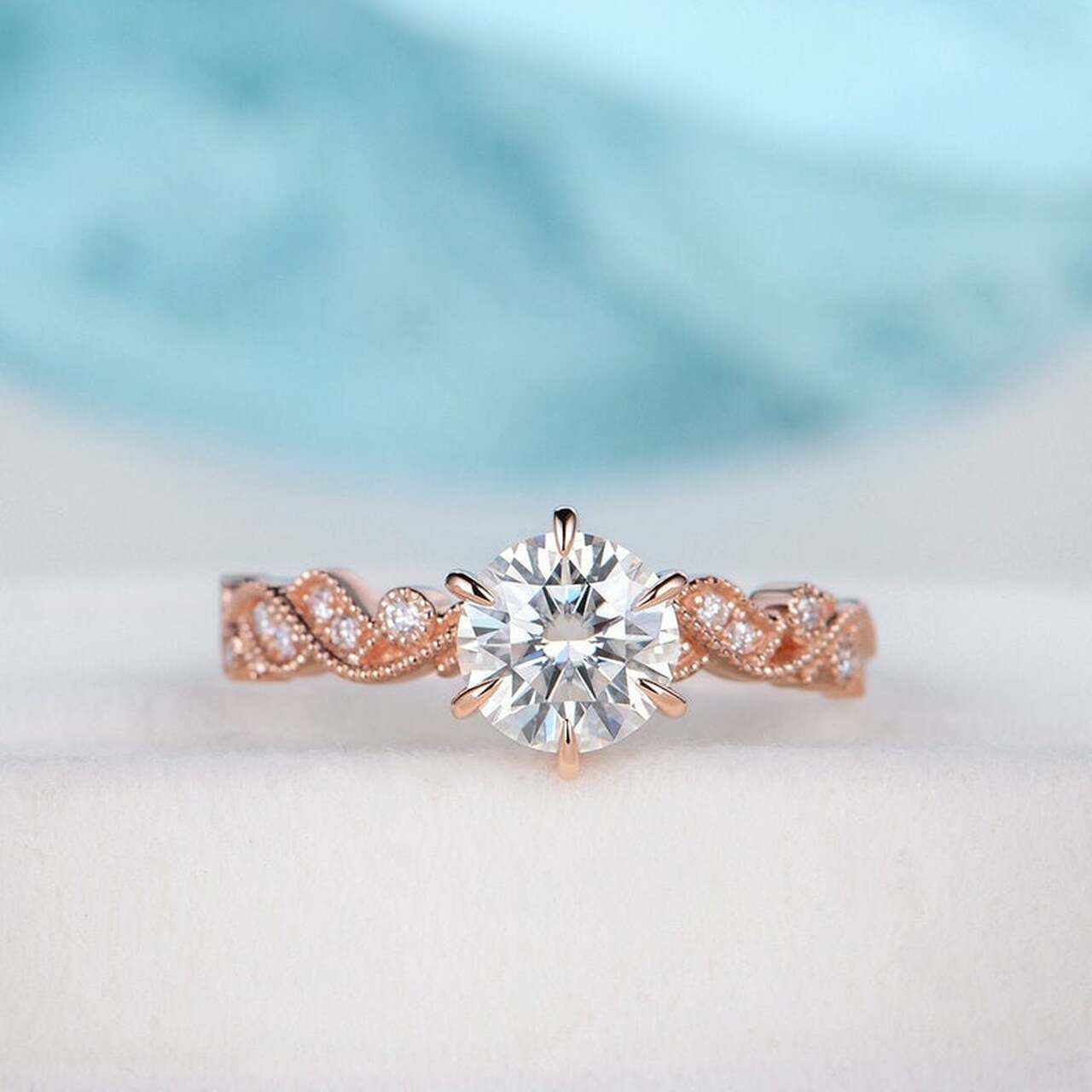 1.0CT Round Cut vintage Style Moissanite Engagement Ring